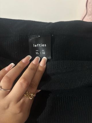 Top negro Lefties con volantes