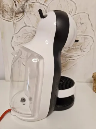 Cafetera Dolce Gusto Blanca y Negra