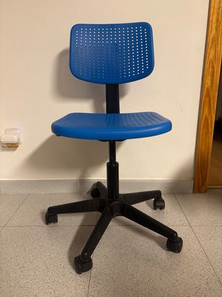 Silla de escritorio azul y negra