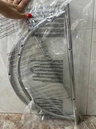 Estantería metálica de baño