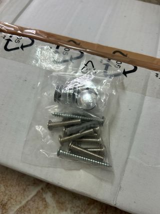 Estantería metálica de baño