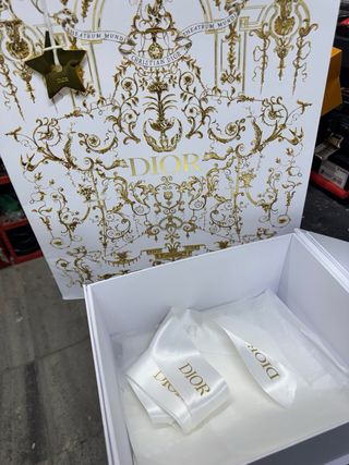 Caja Dior Blanca y Dorada Edición limitada