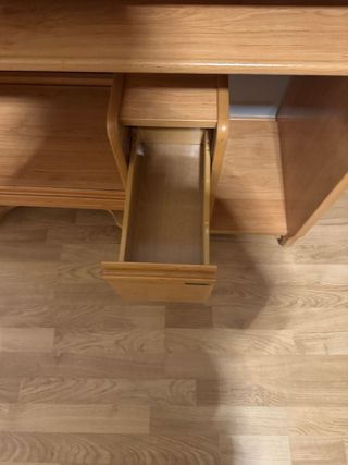 Escritorio de madera