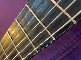 Guitarra clásica de madera en buen estado