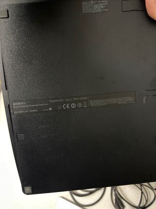 Consola PS3 con 2 mandos y 3 juegos