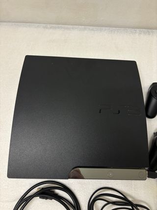 Consola PS3 con 2 mandos y 3 juegos