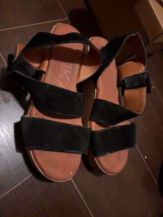 Sandalias negras y marrones talla 36