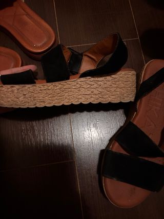 Sandalias negras y marrones talla 36