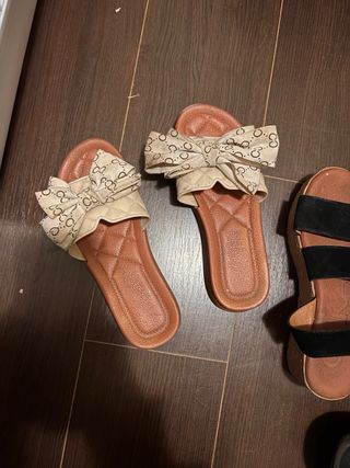 Sandalias Beige y Marrón con Lazo