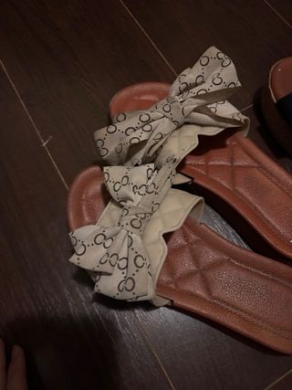 Sandalias Beige y Marrón con Lazo