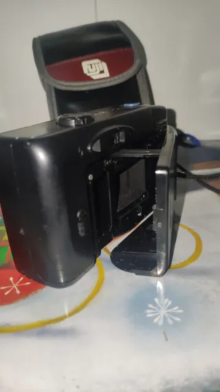 Cámara Fuji DL-8 con funda.