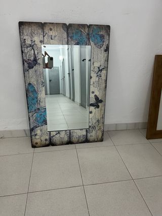 Espejo marco madera decorado mariposas.