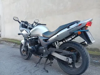 Kawasaki ZR 750F Plata