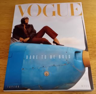 NEW TAYLOR HILL VOGUE PORTUGAL REVISTA 2025