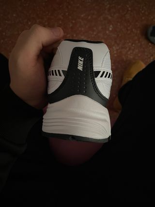 Nike Initiator Blancas y Negras