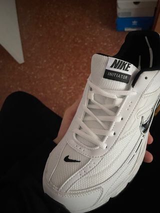 Nike Initiator Blancas y Negras
