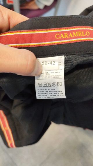 Traje de hombre negro marca “Caramelo “