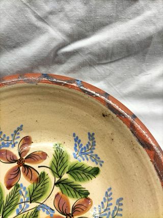 Saladeira antiga em cerâmica pintada