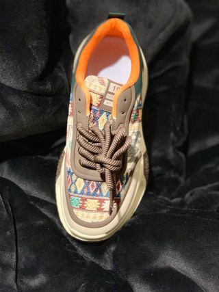 Zapatillas deportivas multicolor con detalles nara