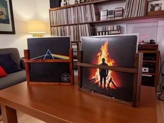 Elegante expositor de madera para discos de vinilo