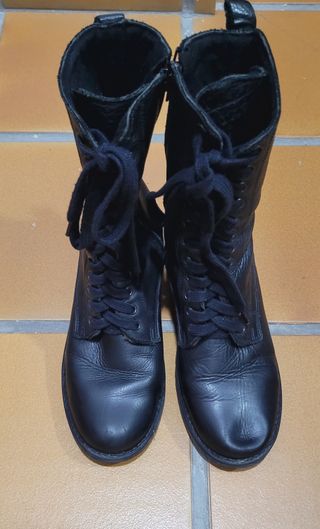 Botas tipo militare con cordones