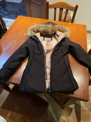 Piumino con cappuccio e pelliccia