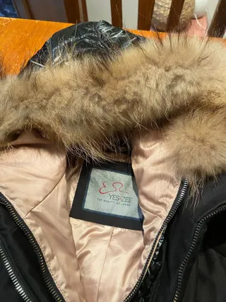 Piumino con cappuccio e pelliccia