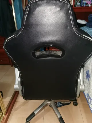 Silla de escritorio gamer negra y roja