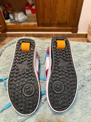 Zapatos con ruedas con defectos