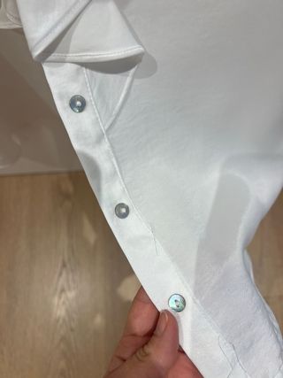 Camisa Zara satinada blanca con volantes
