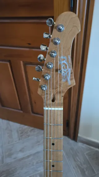 Guitarra Eléctrica JET JT300 Sunburst