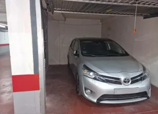 Se alquila o se vende garaje cerrado.