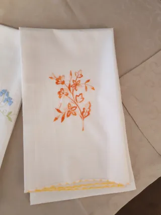 Asciugamani viso ricamati floreali