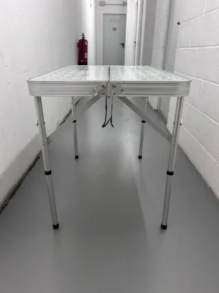 Tavolo e panche pieghevoli da campeggio