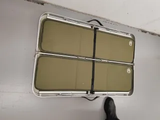 Tavolo e panche pieghevoli da campeggio