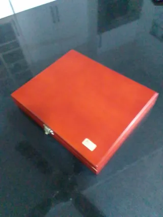 Estuche para monedas de madera de teka