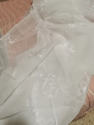 Cortinas blancas con bordado de lazo