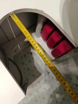 Mueble bajo lavabo blanco y madera