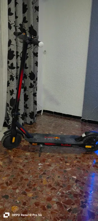 Patín Eléctrico Red Bull Racing