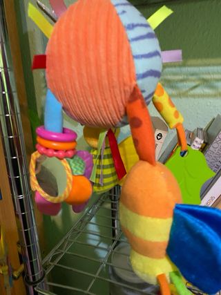 Muñeco colgante para bebé