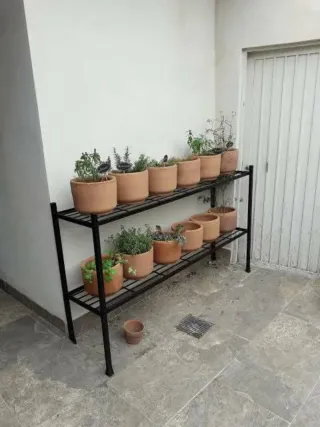 Bases decorativas en hierro para macetas