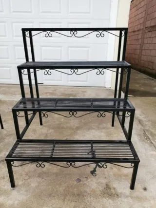 Bases decorativas en hierro para macetas