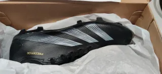 Zapatillas Adidas Predator Negras y Plateadas