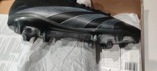 Zapatillas Adidas Predator Negras y Plateadas