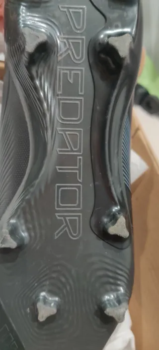 Zapatillas Adidas Predator Negras y Plateadas