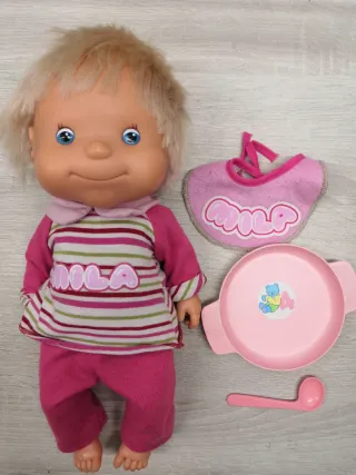 Muñeca Mila parlanchina con accesorios