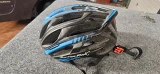 Casco de bicicleta negro y azul