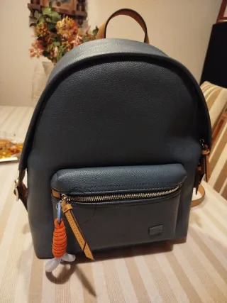 Mochila azul y marrón