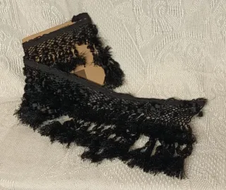 Pasamanería antigua con borlones