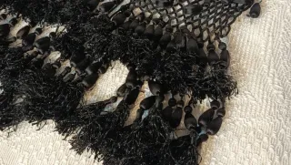 Pasamanería antigua con borlones